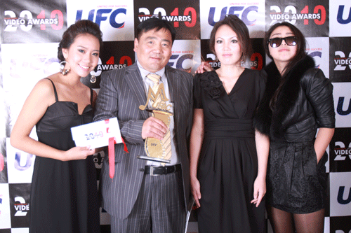 http://topmedee.mn/image//awards18-2846.png